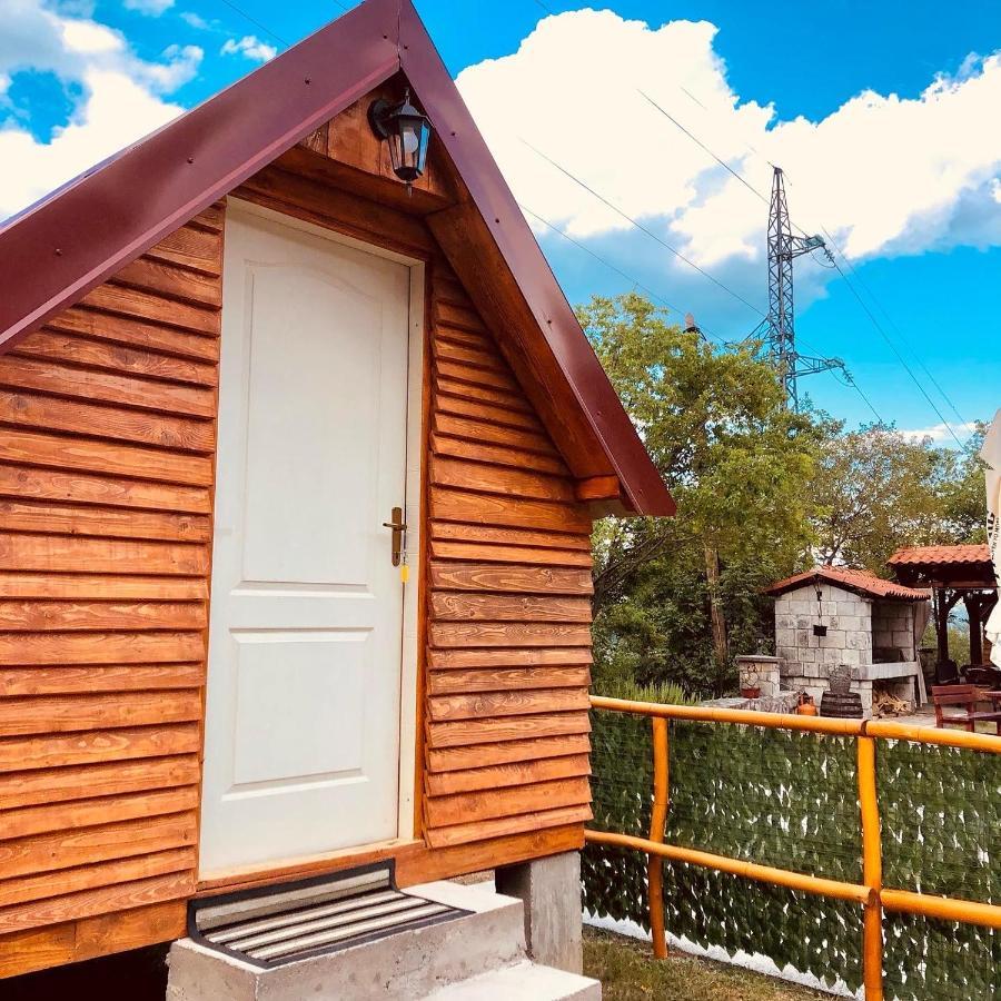 Vikendica,Bungalovi Lipska Pecina Cetinje Ngoại thất bức ảnh