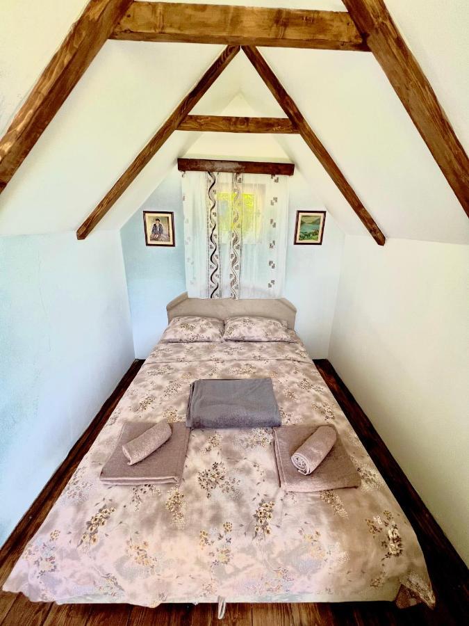 Vikendica,Bungalovi Lipska Pecina Cetinje Ngoại thất bức ảnh