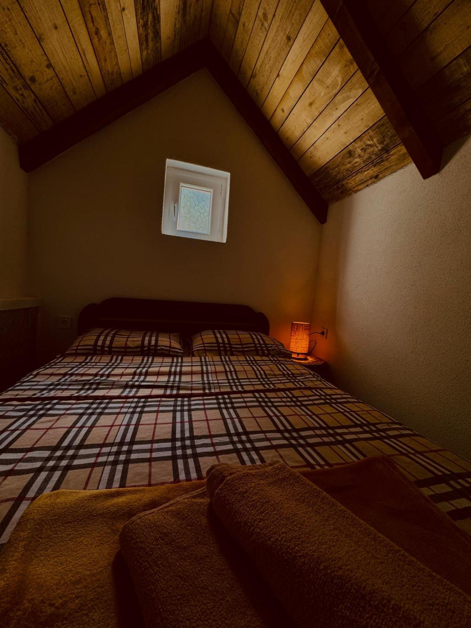 Vikendica,Bungalovi Lipska Pecina Cetinje Ngoại thất bức ảnh