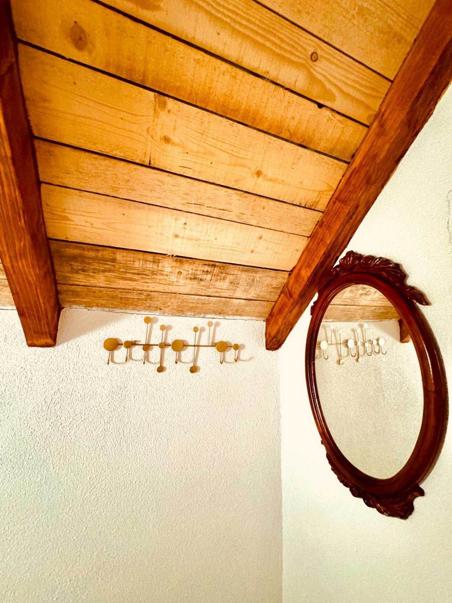 Vikendica,Bungalovi Lipska Pecina Cetinje Ngoại thất bức ảnh